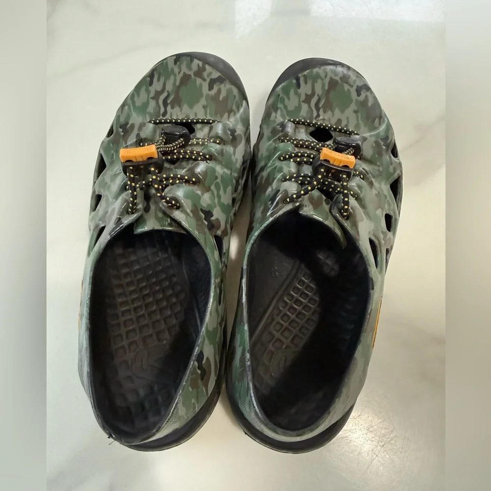KEEN Kids Camouflage Water Shoes in Green and Black